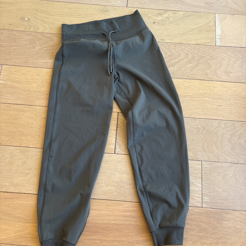 RiSe and shine Vuori joggers